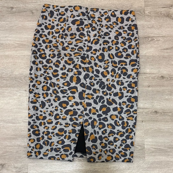 Leopard Print Knee Length Skirt - Picture 2 of 3